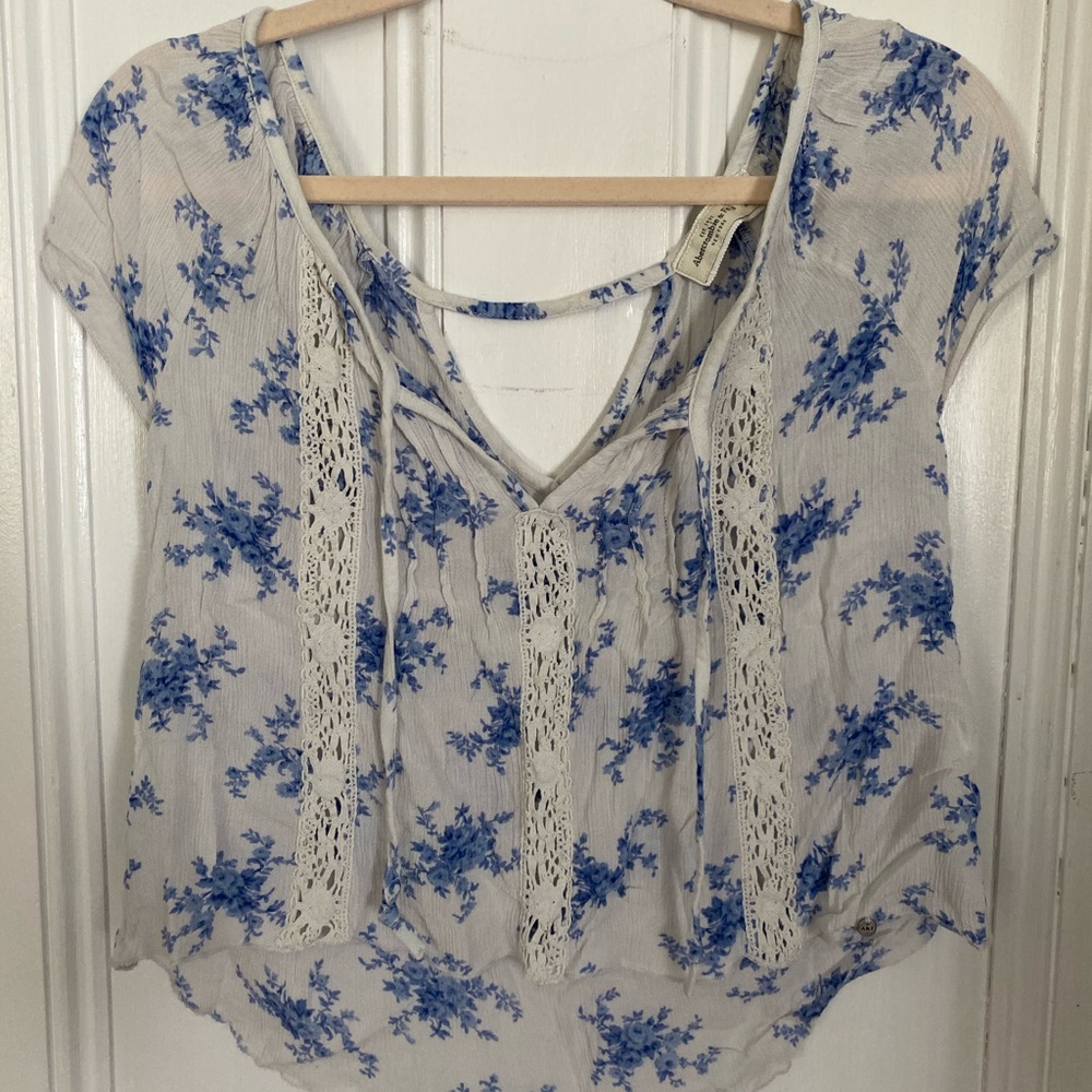 ABERCROMBIE AND FITCH lace crop top NWOT